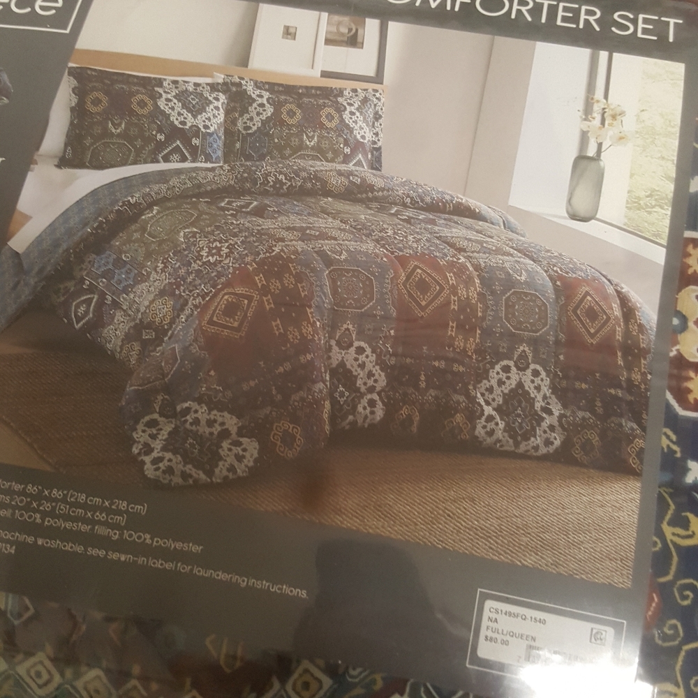 Comforter full/queen REVERSIBLE w/2 shams NWT